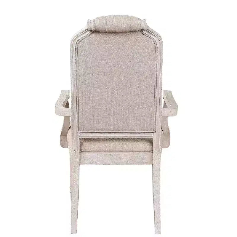 Sedia da pranzo con braccioli, schienale alto capitonné, rivestimento in microfibra, finitura bianco osso vintage